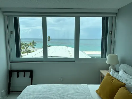 Deja Blue Beachfront Apartment