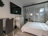 Cozy Studio w/ Floor Heating, 65'' TV, Washer-Dryer & Patio Hotels in Maksimir