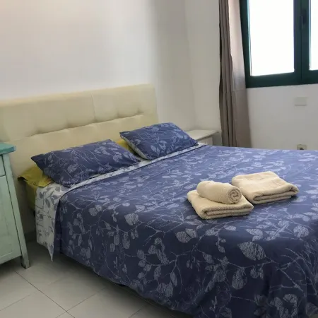 Cozy beachfront apartment with wonderful sunsets Отели в г. Эль Котильо