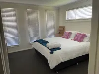 On the Park-Modern 4 Bedroom 3 living Area Home 100m to Parks a& Shopping Centre