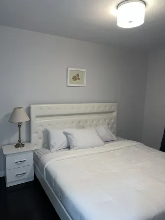 A cozy fully furnished apartment. Sleeps six. Close to all amenities. Отели рядом с достопримечательностью «Markham Convention Centre»