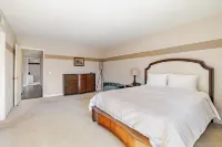 Spacious 4-bedroom house in tranquil Rowland Heights with WiFi, AC Hotels in Rowland Heights