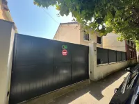 Un Joli Coin de Paradis Avec un Très Beau Jardin Hotels in Aulnay-sous-Bois