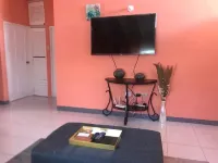 Polly dreams Vacation home, Aviary old Harbor Hotels in Old Harbour