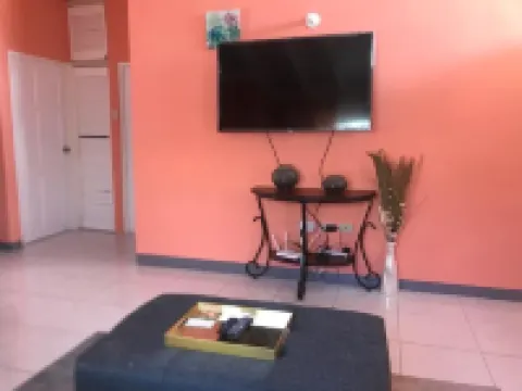 Polly dreams Vacation home, Aviary old Harbor Hotels in Old Harbour