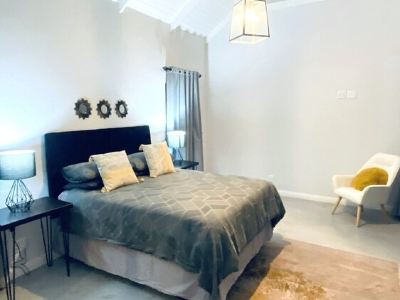 Spacious modern apartment