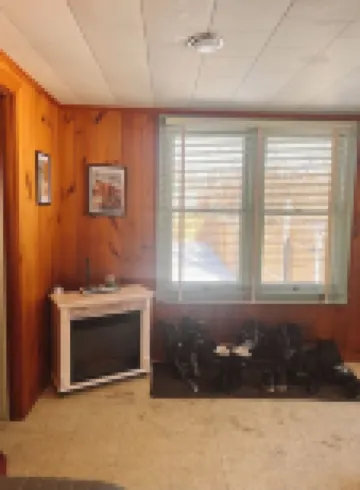 Vintage 4-bedroom house with WiFi in Schroon Lake