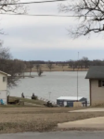 Spacious Lake View with Chef's Kitchen! Two minute walk to lake.