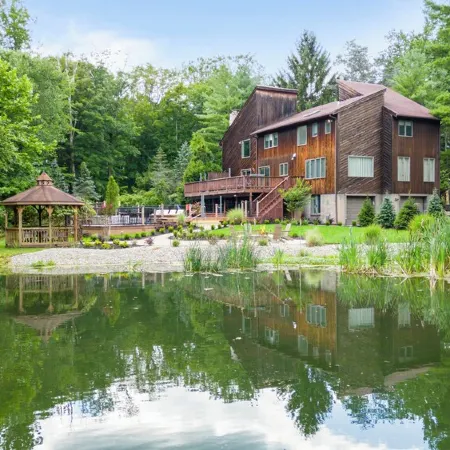 Upper Saddle River Resort w Pool, Hot Tub & Lake