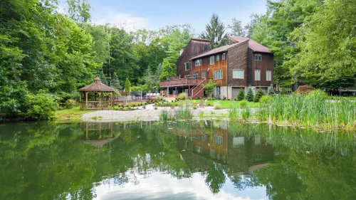 Upper Saddle River Resort w Pool, Hot Tub & Lake