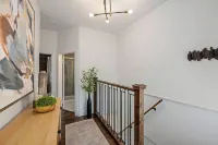 Cozy Luxe Apartment Near Western & St. Joseph’s - 4-Star