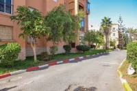 Pool-View Aprt Near the Beach Hotels in Benslimane