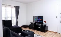 Cozy 2-BR Aprt with Pool, Gym at Tatu City Hotels in Kiambu