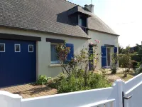 Guidel, house for 8 people, near the sea, very quiet residential area Hotels in Guidel