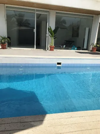 Modern Beachfront Luxury in Monrovia Отели в г. Монровия