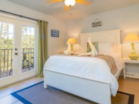 Dunedin Resort with 2 Pools, Hot Tub, Tiki Bar & Restaurant. Book Now ! ダニーディンのホテル