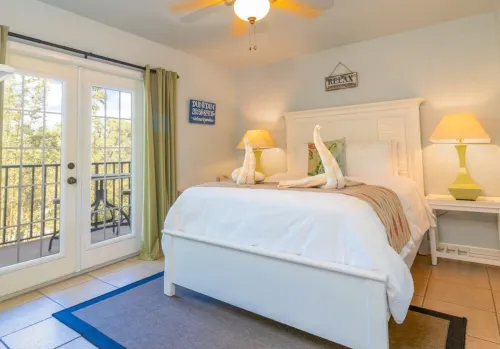 Beautiful Resort Condo with 2 Pools, Hot tub, Tiki Bar & Restaurant