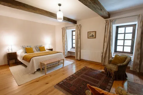 Cozy cottage for two on the prestigious Courtomer Estate — pets welcome! Hotels in Courtomer