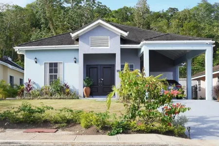 Escape, relax | King Bed, Close to Ocho Rios & Beach