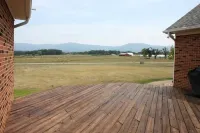 "FARM CHARM" w/Mtn Views~Fire Pit~Family Friendly