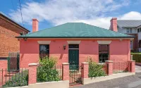 Historic Battery Point Cottage