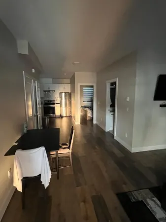 Charming 1-bedroom apartment with WiFi, AC in delightful Abbotsford