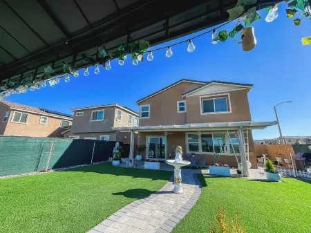 Charming 3-bedroom house with WiFi and AC in delightful Victorville