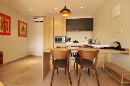 Best value 2 bedroom apartment with pool, netflix and near the beach