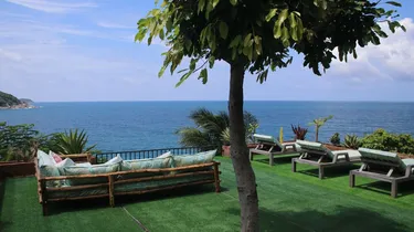 รูปภาพของOcean Bliss Cliff Top Villa Nai Harn. Uninterrupted ocean views over 4 floors