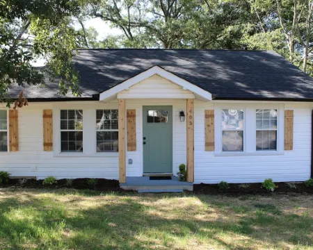 Delightful 2-bedroom house with AC in charming Easley Hoteles en Easley