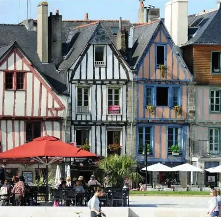 3-room 2-bedroom apartment close to the ramparts of Vannes