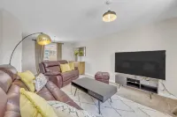 Spacious 5BRM Townhouse – Ideal for Contractors, Corporate Stays & Family Visits