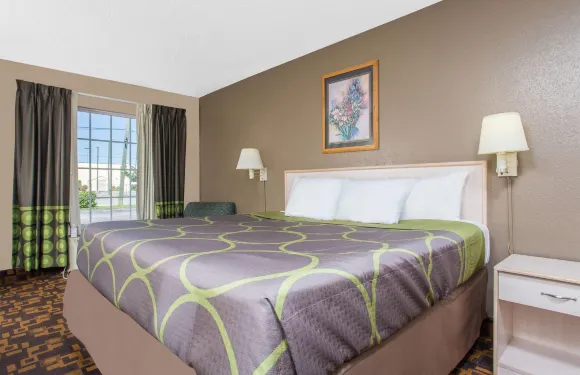 安蒂奧-納什維爾東南速8酒店