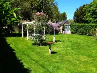 Amagansett Farmhouse Short Walk to Atlantic Ave Beach