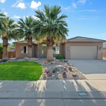 Spacious Home,8min to Lakes and golf ,30min Zion, GameRoom,Fast WiFi +Large Yard
