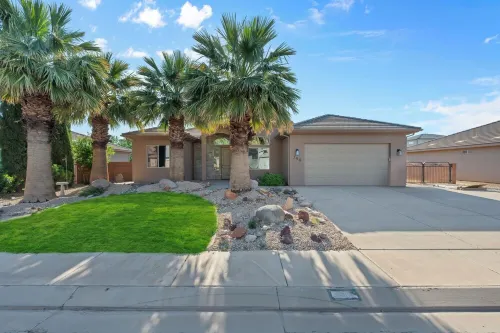 Spacious Home,8min to Lakes and golf ,30min Zion, GameRoom,Fast WiFi +Large Yard