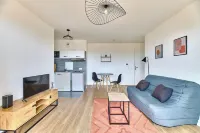 Parking and walking distance from RER B and metro (line 4) Hotel di Bagneux