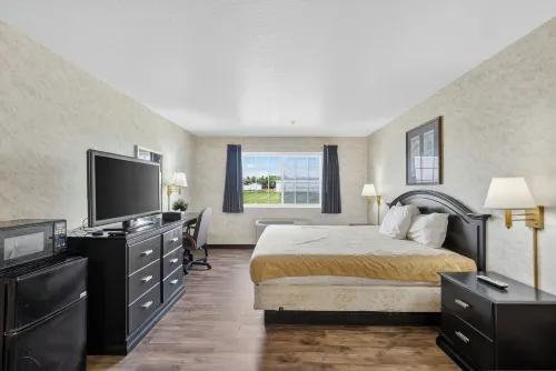 Colfax Inn Hotels in Newton