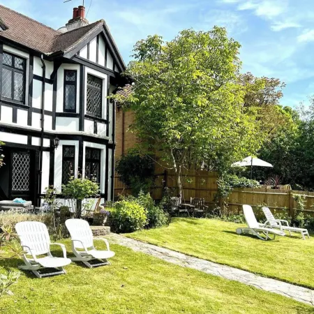 Sleeps 8 Thamefront Gem w Petsok Free Parking