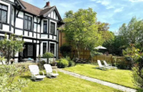 Sleeps 8 Thamefront Gem w Petsok Free Parking