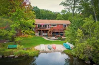 Waterfront Haven on Pines Lake Ski, Swim and Relax - homestay