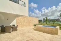 Luxury Escape Private Jacuzzi, Beach, Punta Cana SLEEP 5
