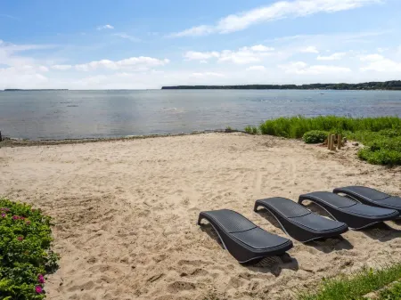 "Sten" - 30m from the sea Отели в г. Bjert