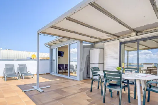 Apartment in Roses with Beachfront Access