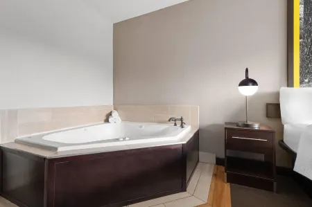 Super 8 by Wyndham Helen