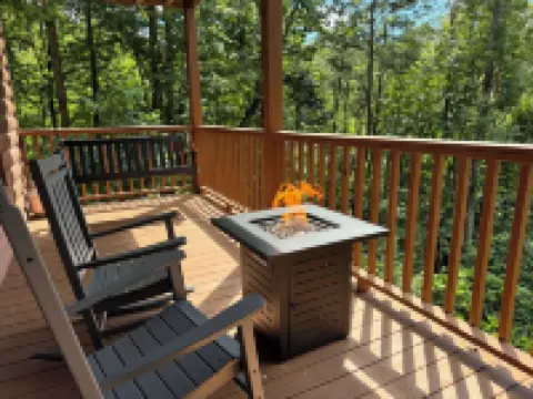 Sunset Vista 4BR Retreat with Stunning Mountain Views + Hot Tub + POOL!