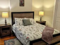 Relaxing Rustic Oasis - 6 Min Walk to Downtown! Cyclist Welcomed & Pet Friendly! Hotels in Cumberland