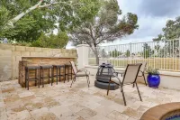 Pool, Hot Tub and Golf Course View Glendale Oasis! - spa