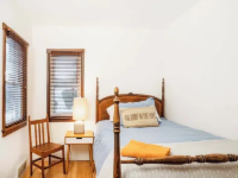 Beautiful lake house getaway Hotels in Shawangunk