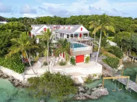 King’s Crown – Luxury Waterfront Estate on Harbour Island, Bahamas